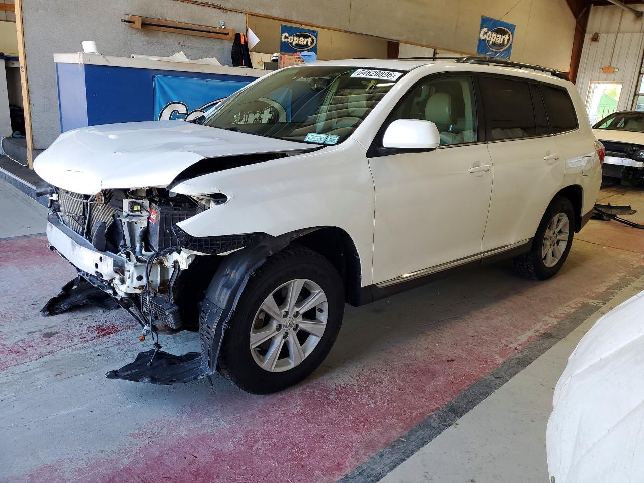 2013 Toyota Highlander SE, VIN 5TDBK3EH6DS264328 — Front end