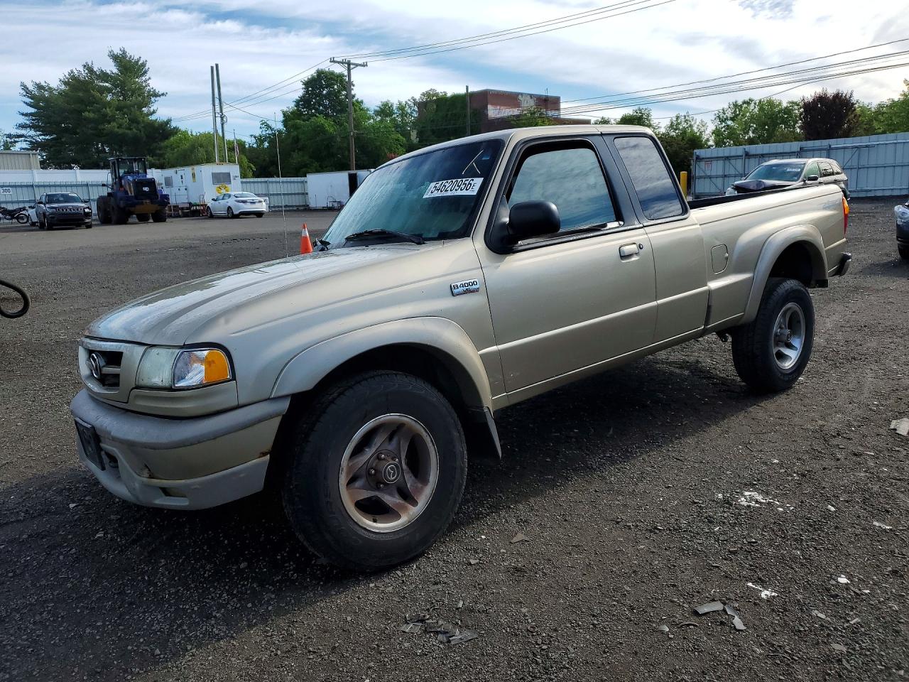 2002 Mazda B-Series SE, VIN 4F4ZR47E42TM10038 — Перед