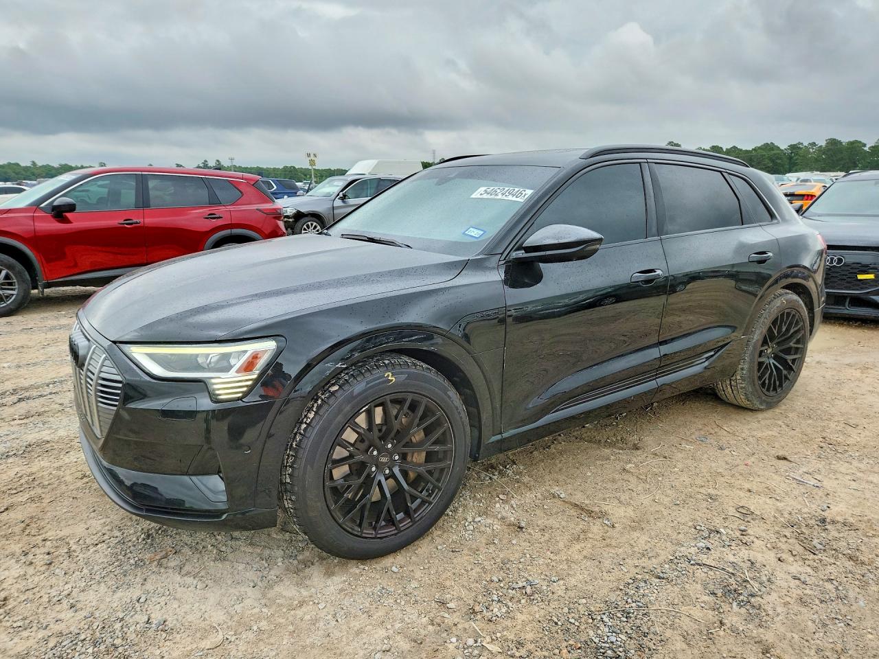 2019 Audi e-tron Prestige, VIN WA1VAAGE8KB009458 — Бок