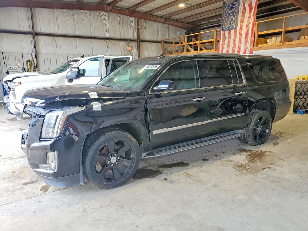 2015 Cadillac Escalade ESV Luxury, VIN 1GYS4HKJ7FR224169 — Front end