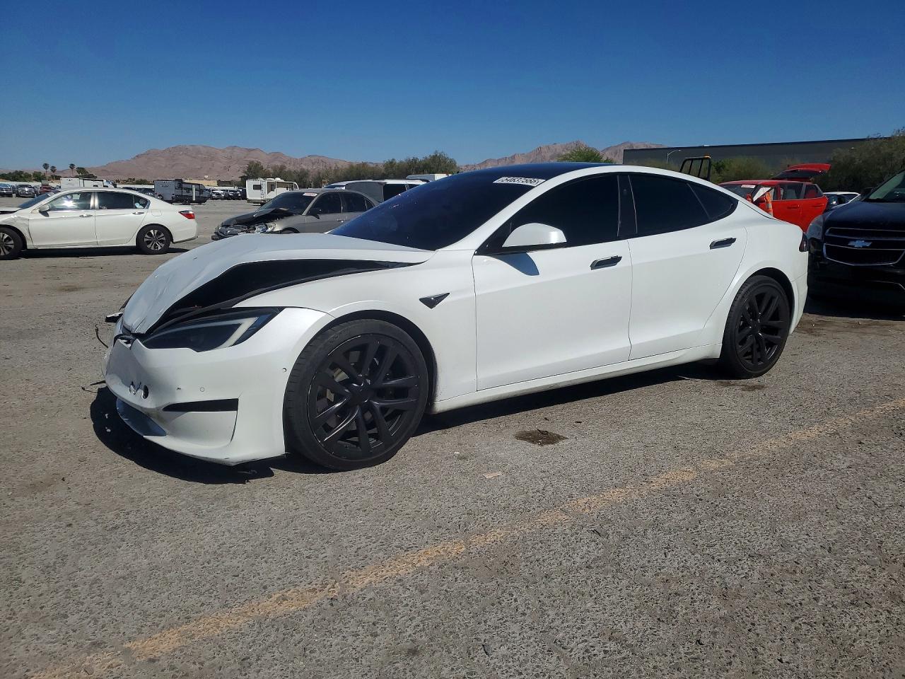 2022 Tesla Model S, VIN 5YJSA1E54NF482982 — Перед
