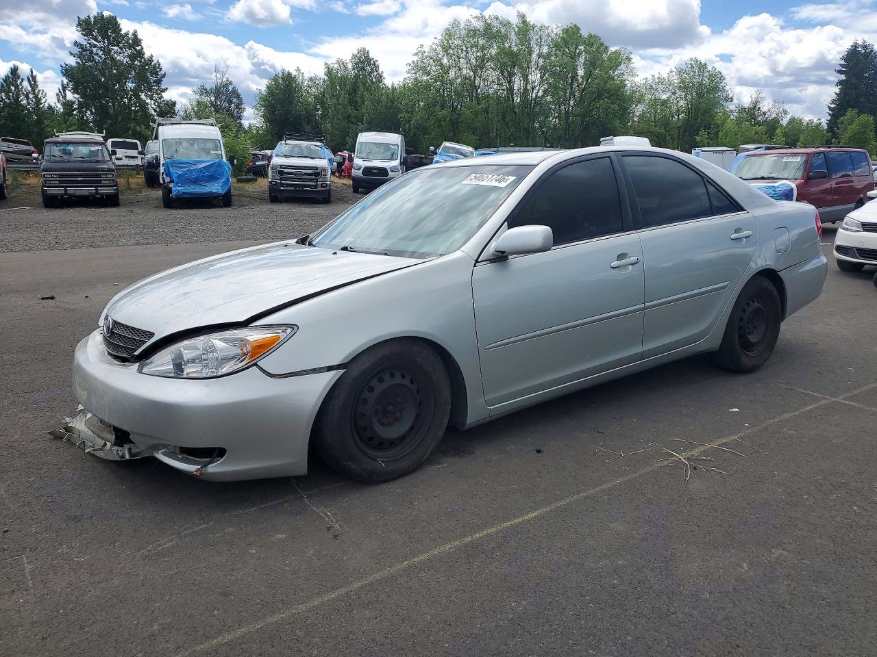 2004 Toyota Camry LE, VIN JTDBE32K740260041 — Front end
