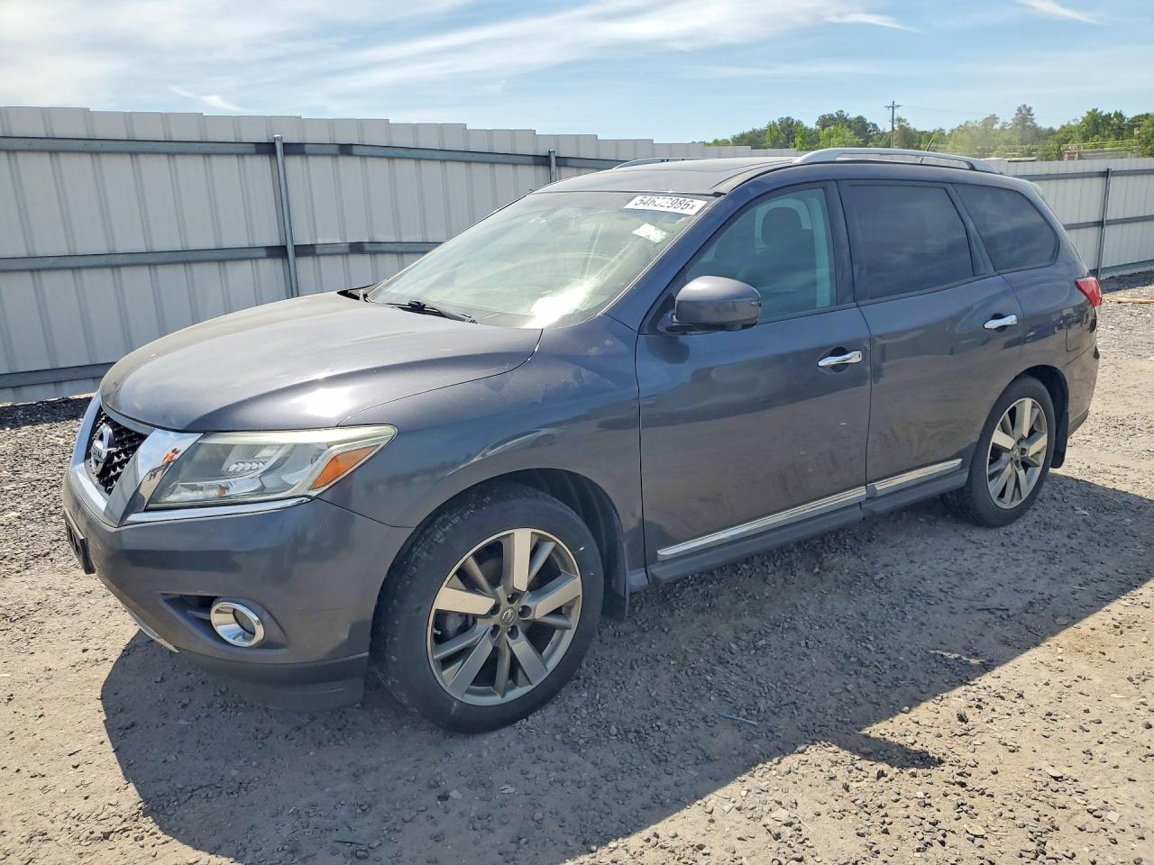 2014 Nissan Pathfinder SL, VIN 5N1AR2MNXEC646756 — Normal wear
