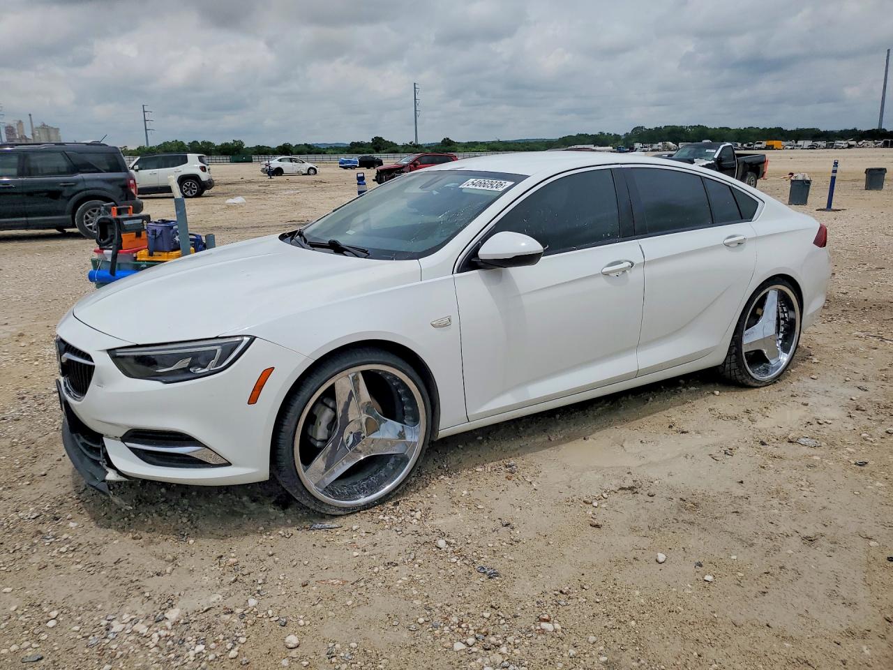 2019 Buick Regal Preferred, VIN W04GL6SX9K1038806 — Бок