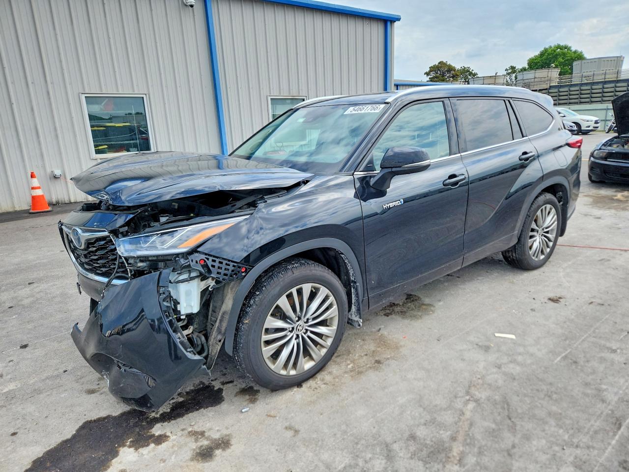 2020 Toyota Highlander Hybrid Platinum, VIN 5TDFARAH6LS003809 — Front end