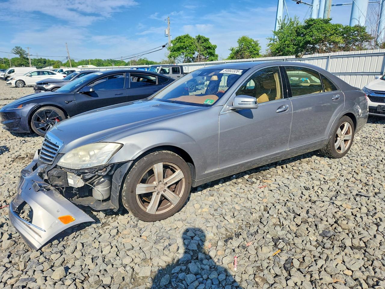2010 Mercedes-Benz S 550, VIN WDDNG8GB1AA320985 — Front end