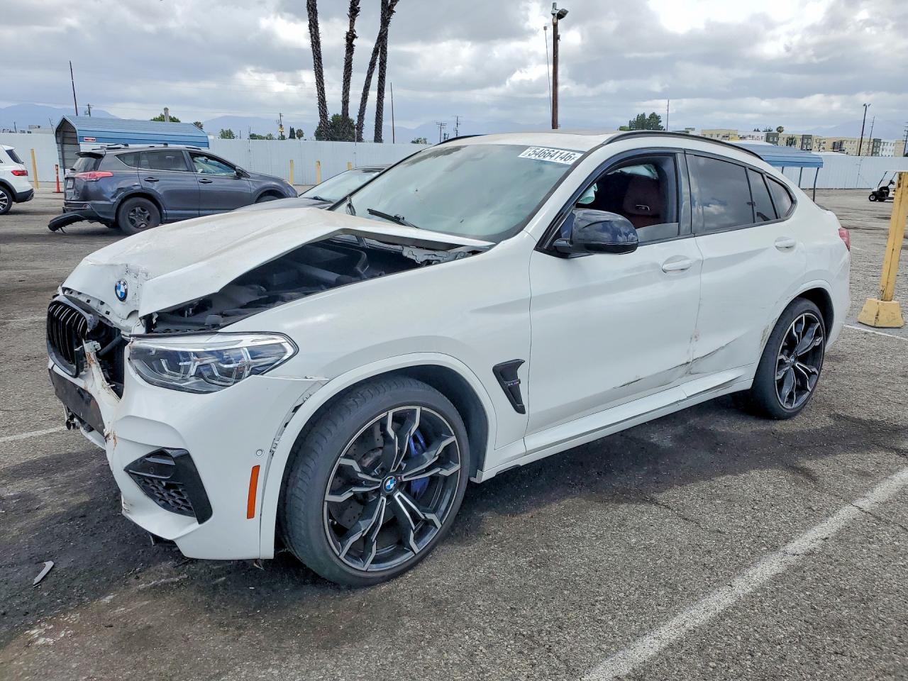 2020 BMW X4 M, VIN 5YMUJ0C0XLLU67155 — Перед