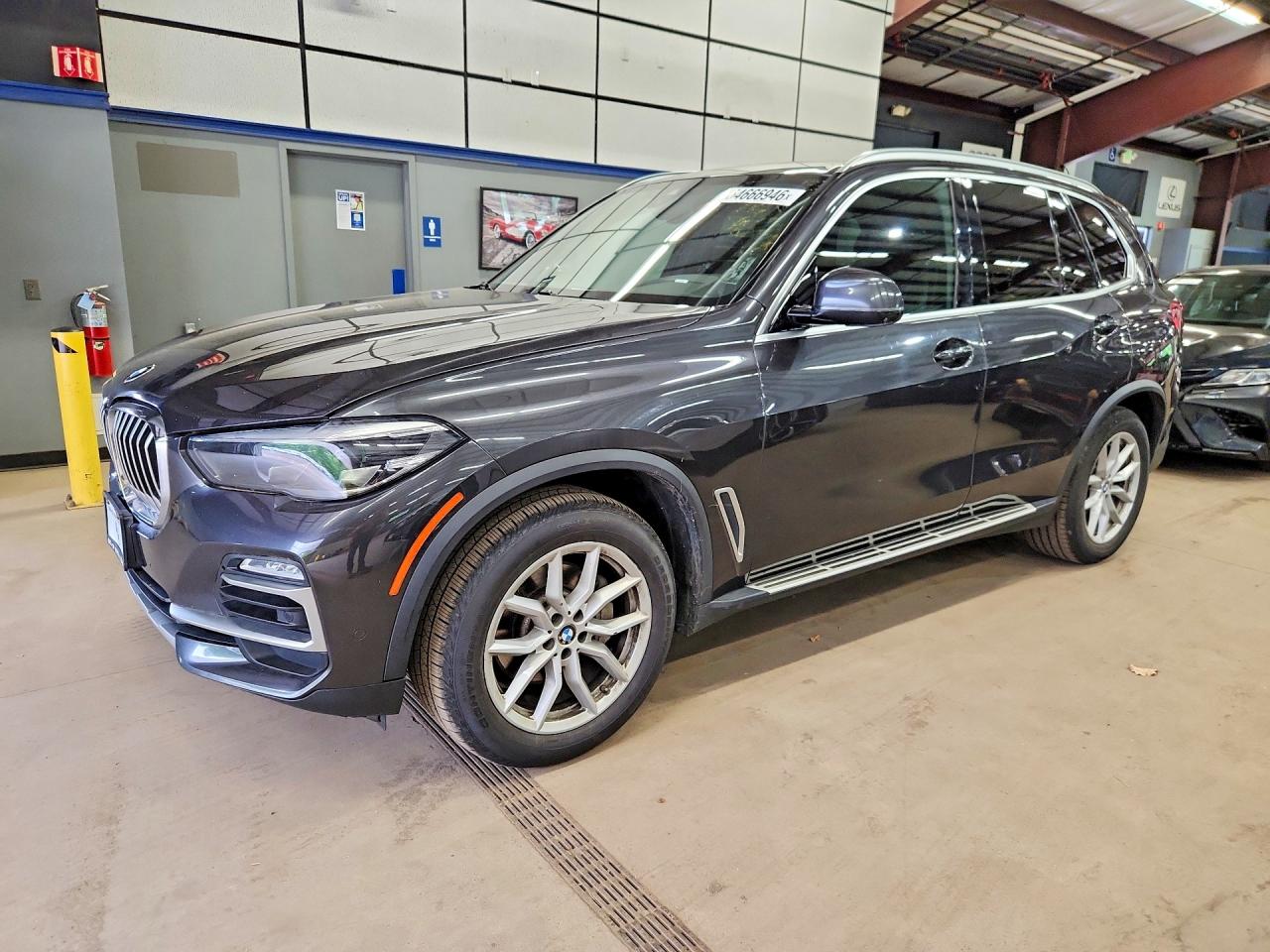 2020 BMW X5 xDrive40i, VIN 5UXCR6C00L9B47020 — Minor dents and scratches