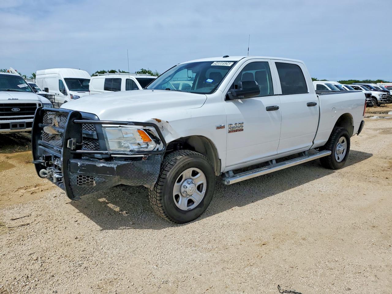 2015 Ram 2500 Tradesman, VIN 3C6UR5CJ4FG705355 — Перед