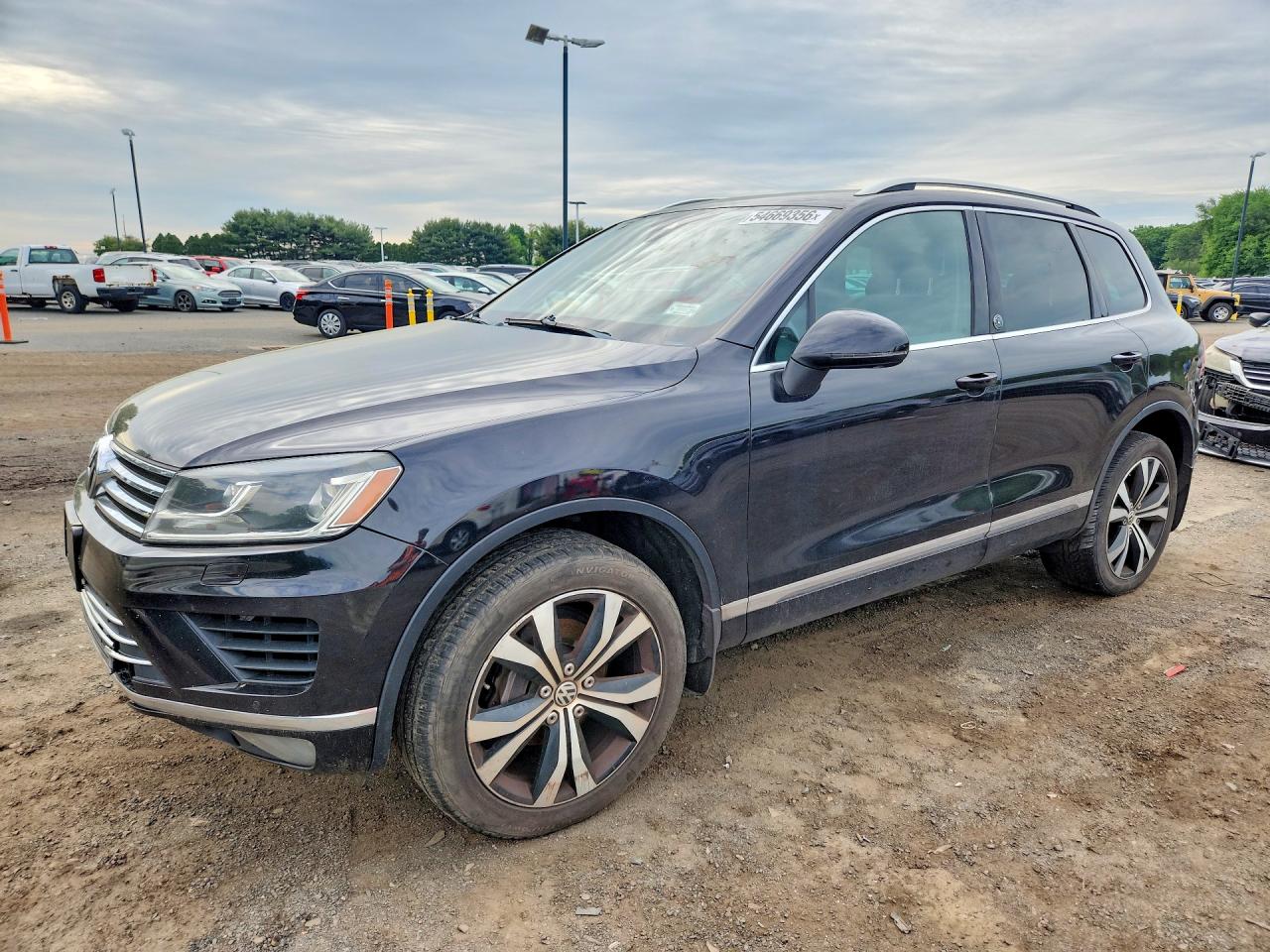 2017 Volkswagen Touareg Wolfsburg Edition, VIN WVGRF7BP9HD000586 — Minor dents and scratches