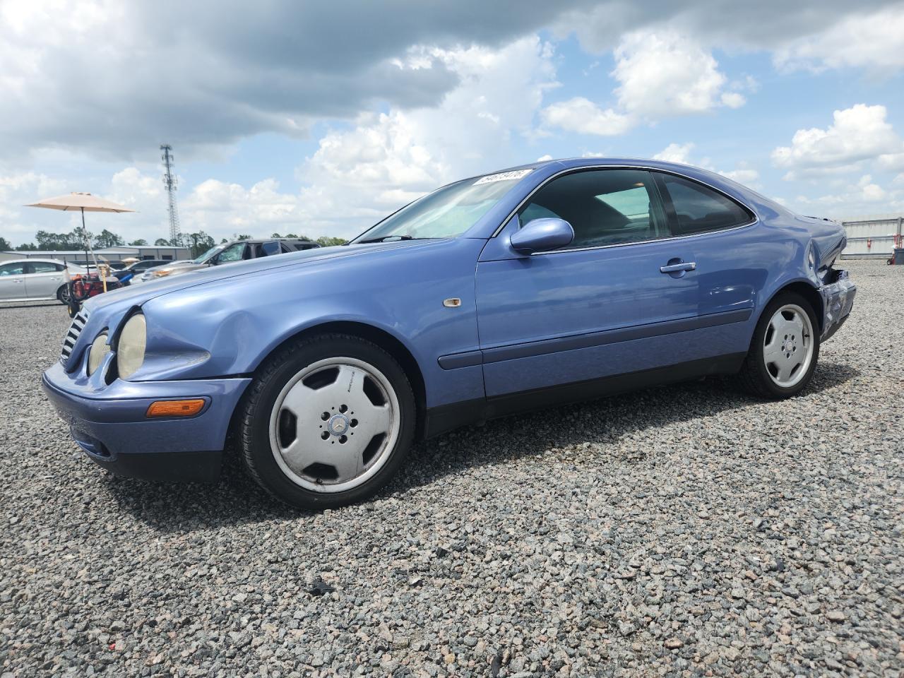1999 Mercedes-Benz CLK 320/430, VIN WDBLJ65G1XF090834 — Rear end