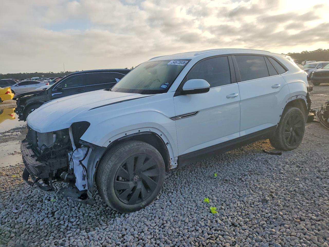 2024 Volkswagen Atlas SE, VIN 1V2WE2CA9RC241058 — Front end