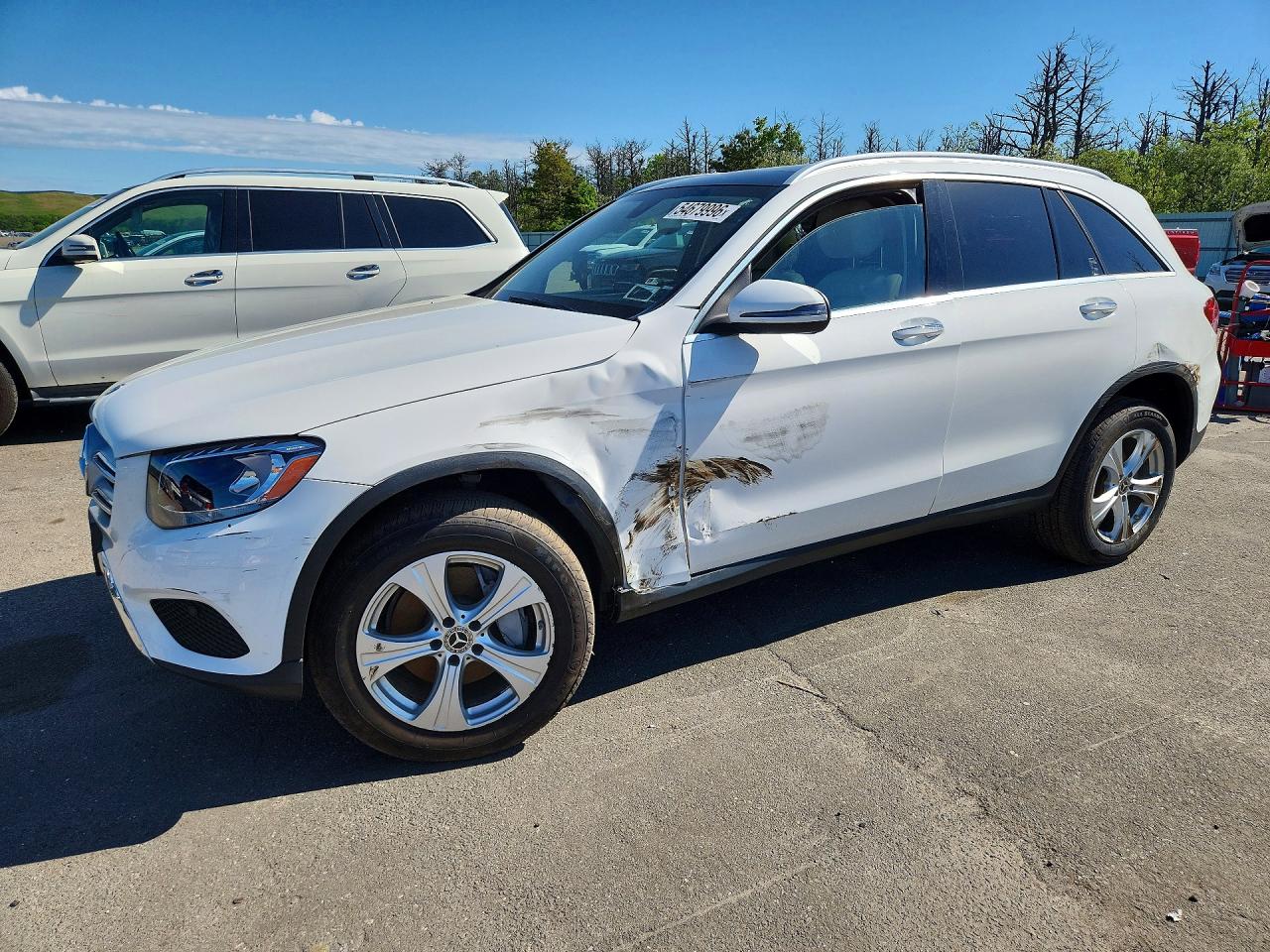 2018 Mercedes-Benz GLC 300, VIN WDC0G4KB2JV050205 — Front end