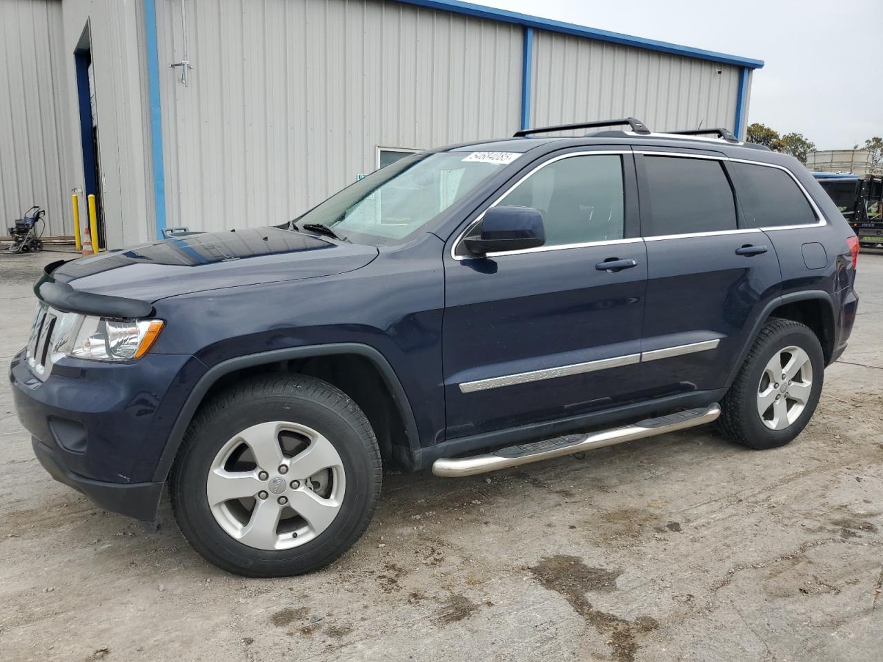 2013 Jeep Grand Cherokee Laredo, VIN 1C4RJFAG8DC616813 — Front end