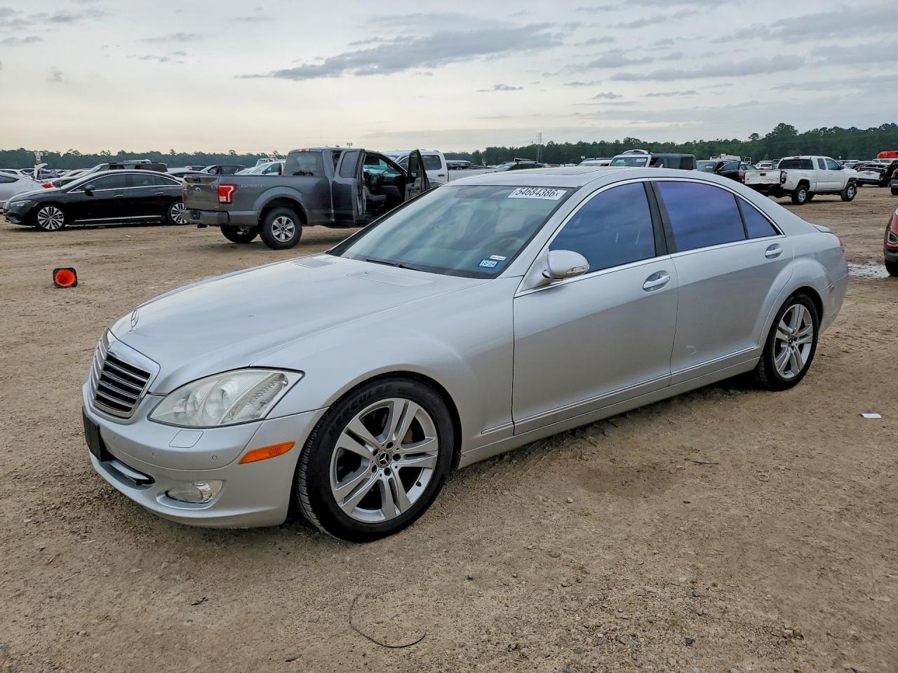 2007 Mercedes-Benz S 550, VIN WDDNG71XX7A143506 — Minor dents and scratches