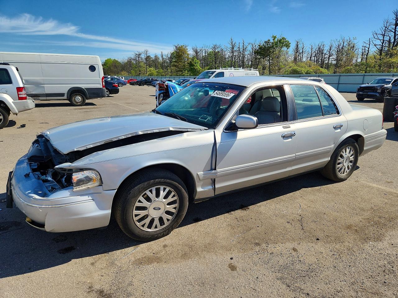 2003 Ford Crown Victoria LX, VIN 2FAFP74W13X156573 — Front end
