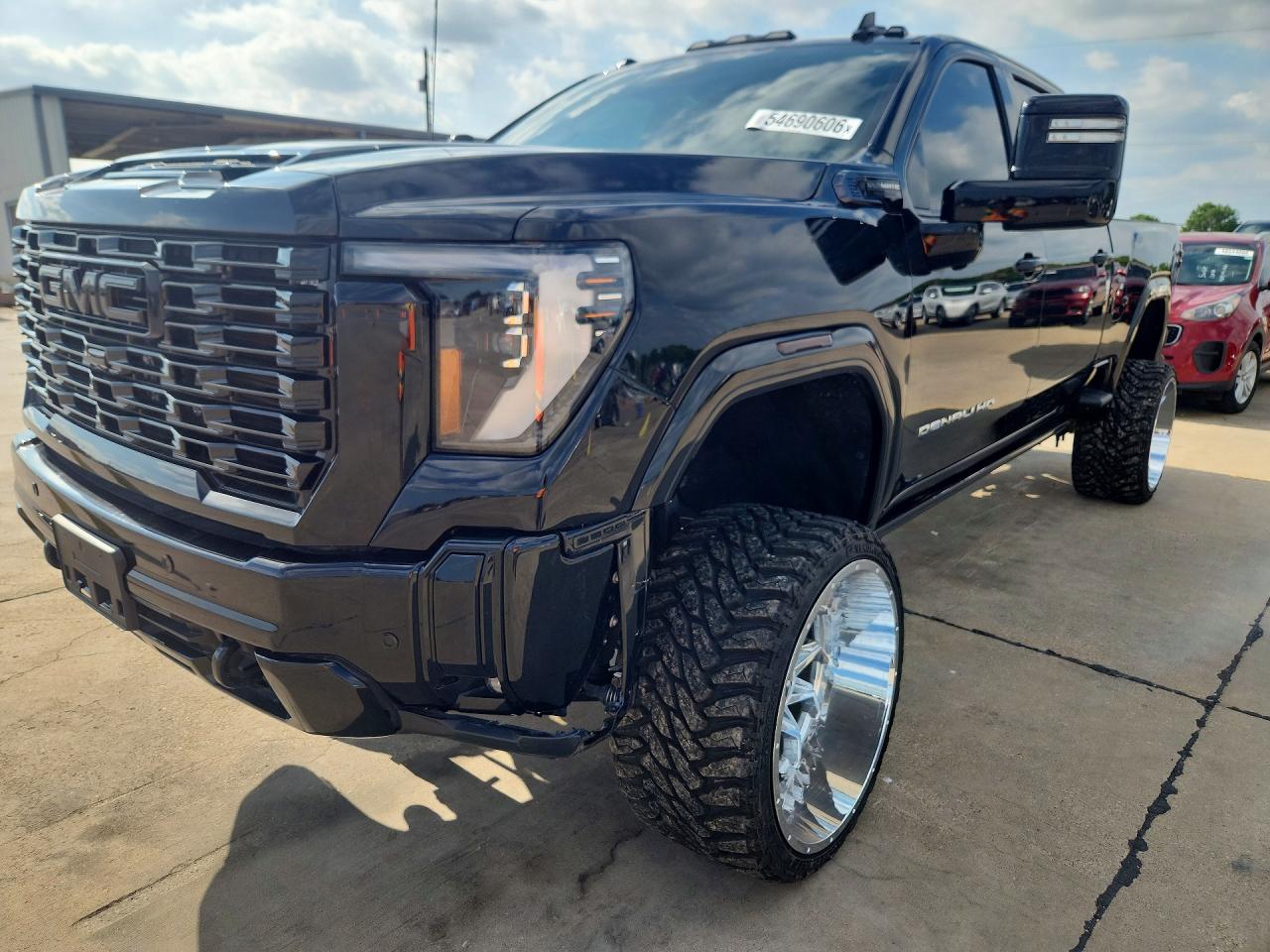 2024 GMC Sierra 2500HD Denali Ultimate, VIN 1GT49XEY0RF145869 — Front end