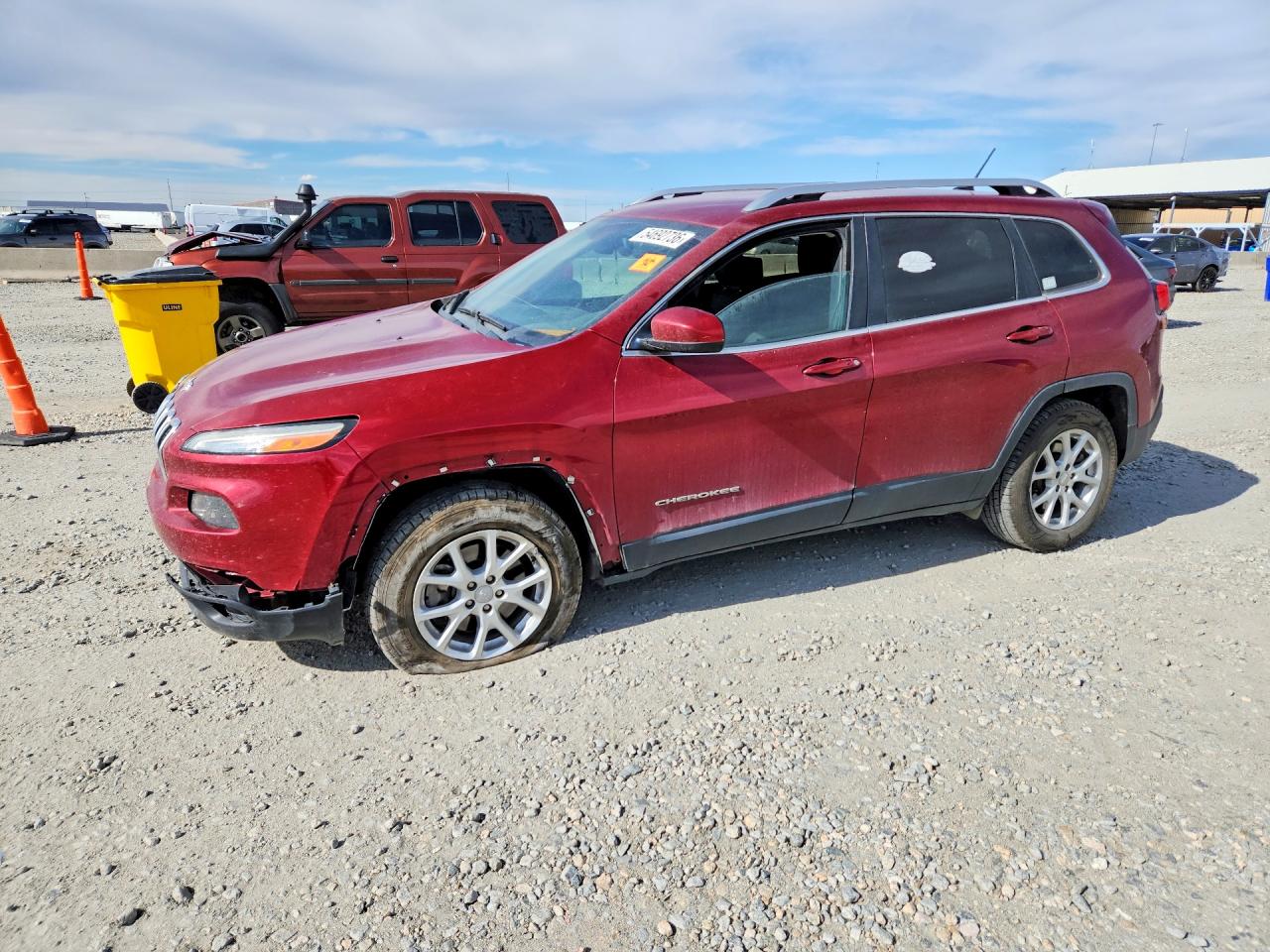 2015 Jeep Cherokee Latitude, VIN 1C4PJMCS6FW777563 — Перед
