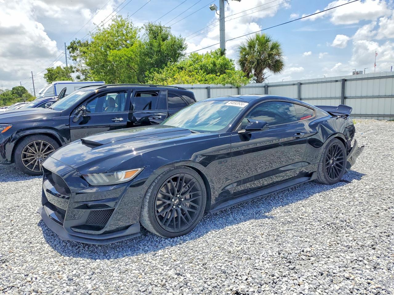 2017 Ford Mustang GT Premium, VIN 1FA6P8CF8H5234704 — Зад