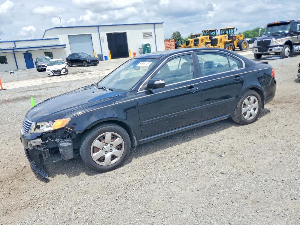 2009 Kia Optima LX, VIN KNAGE228595339378 — Перед