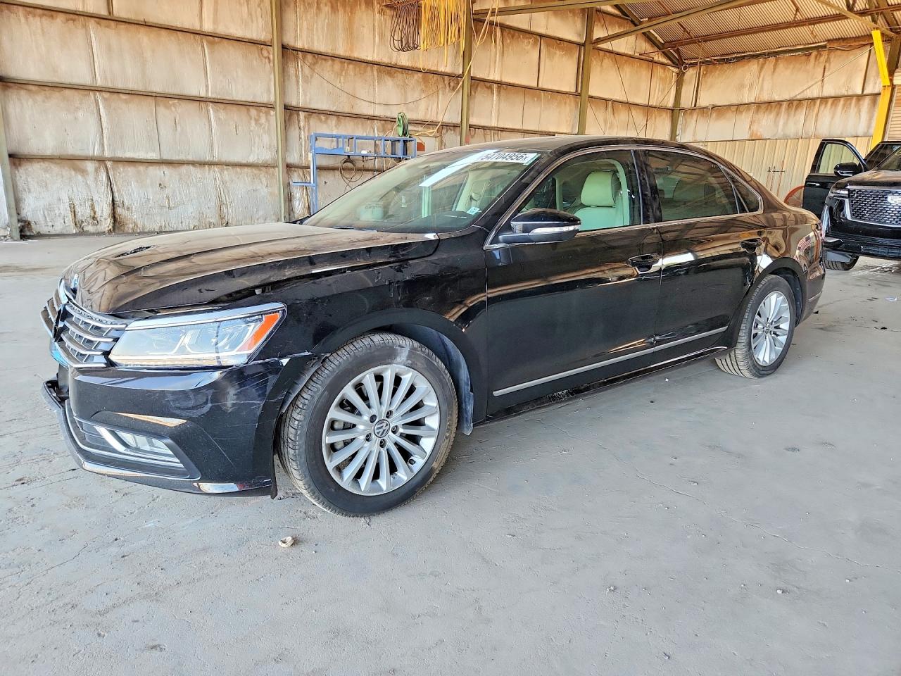 2016 Volkswagen Passat SE, VIN 1VWBT7A35GC069029 — Перед