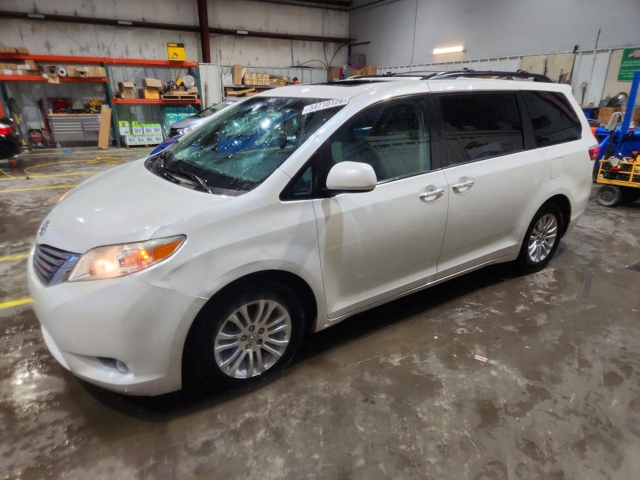 2017 Toyota Sienna XLE, VIN 5TDYZ3DC0HS893584 — Hail