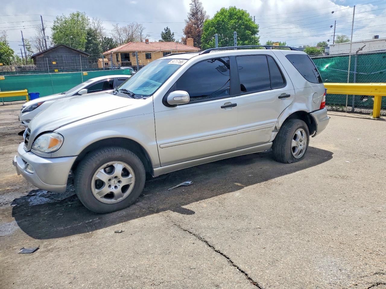 2004 Mercedes-Benz M 350, VIN 4JGAB57EX4A477382 — Front end