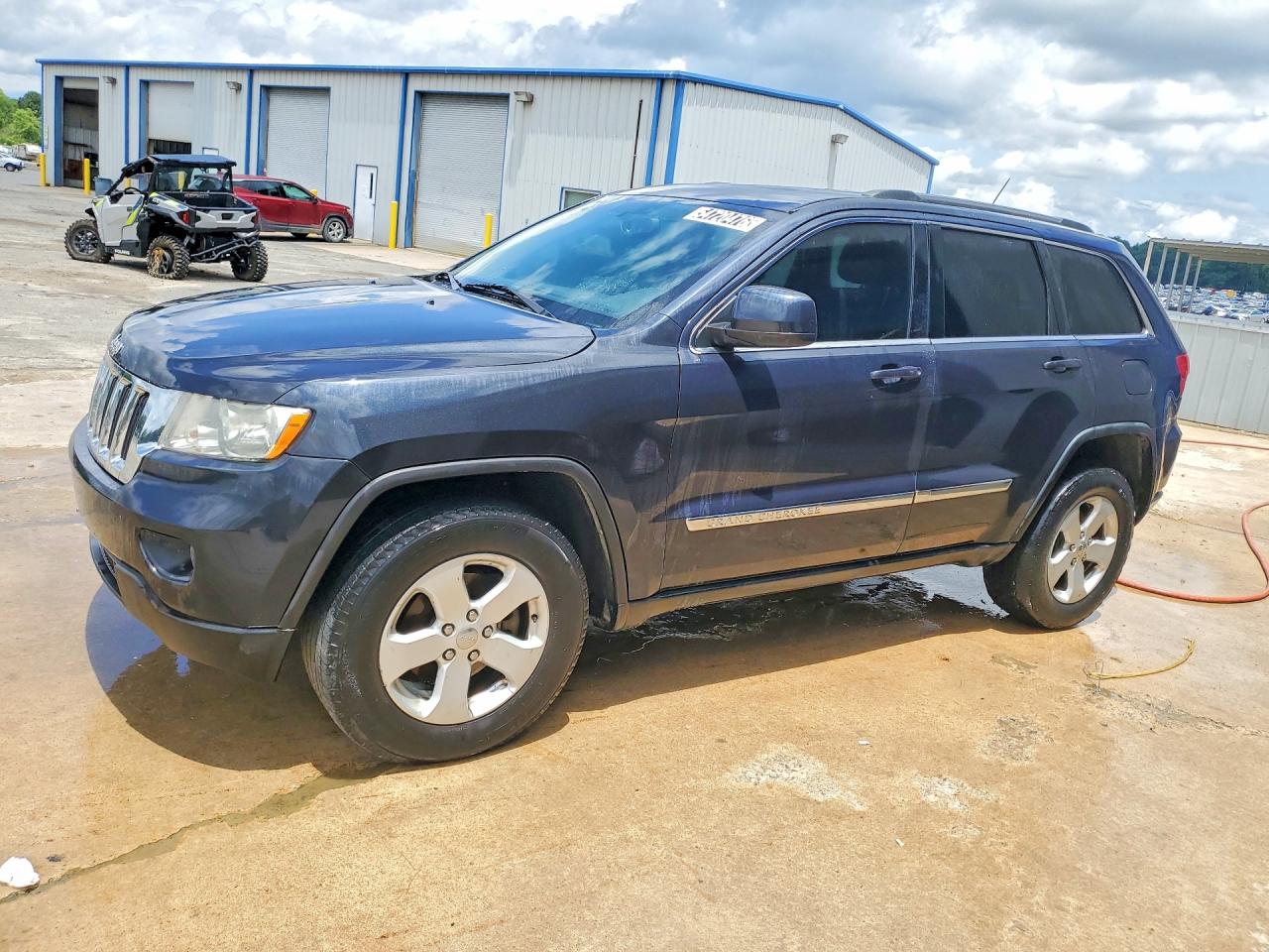 2013 Jeep Grand Cherokee Laredo, VIN 1C4RJFAG8DC549310 — Minor dents and scratches