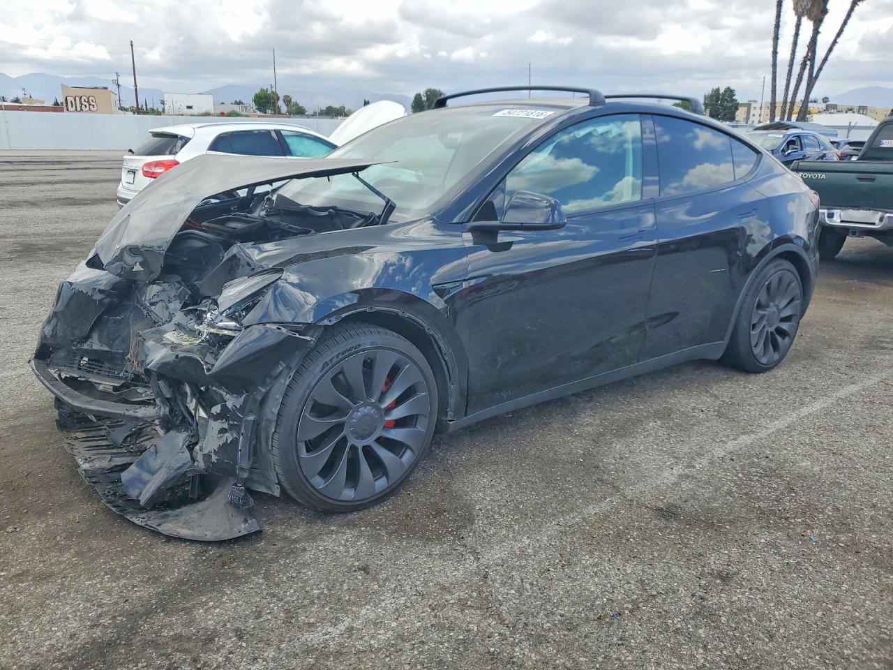 2021 Tesla Model Y Performance, VIN 5YJYGDEF5MF216081 — Front end