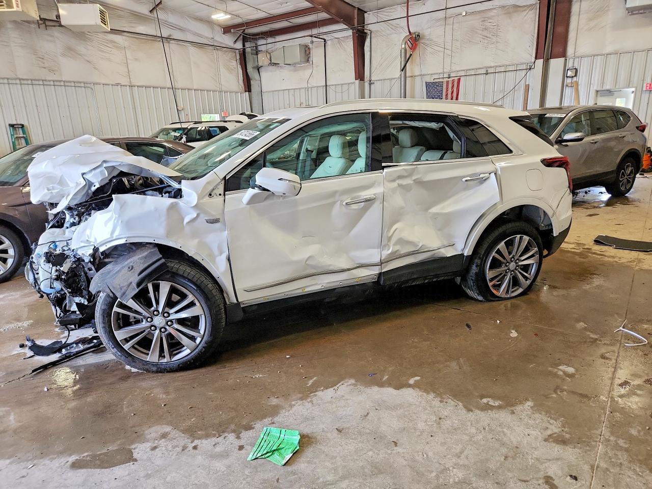 2025 Cadillac XT5 AWD Premium Luxury, VIN 1GYKNDR44SZ102174 — Перед