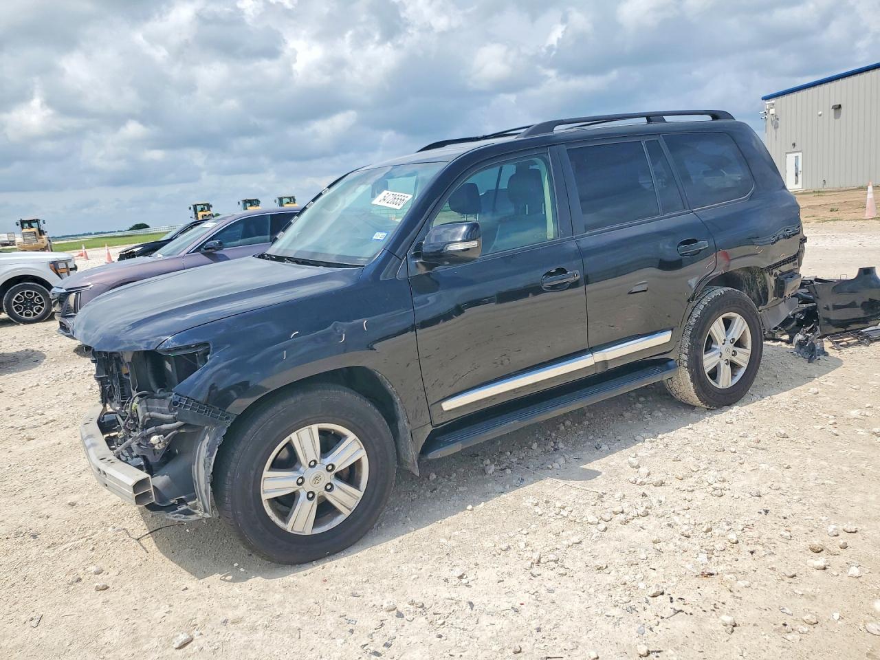 2014 Toyota Land Cruiser, VIN JTMHY7AJ3E4023462 — Front end