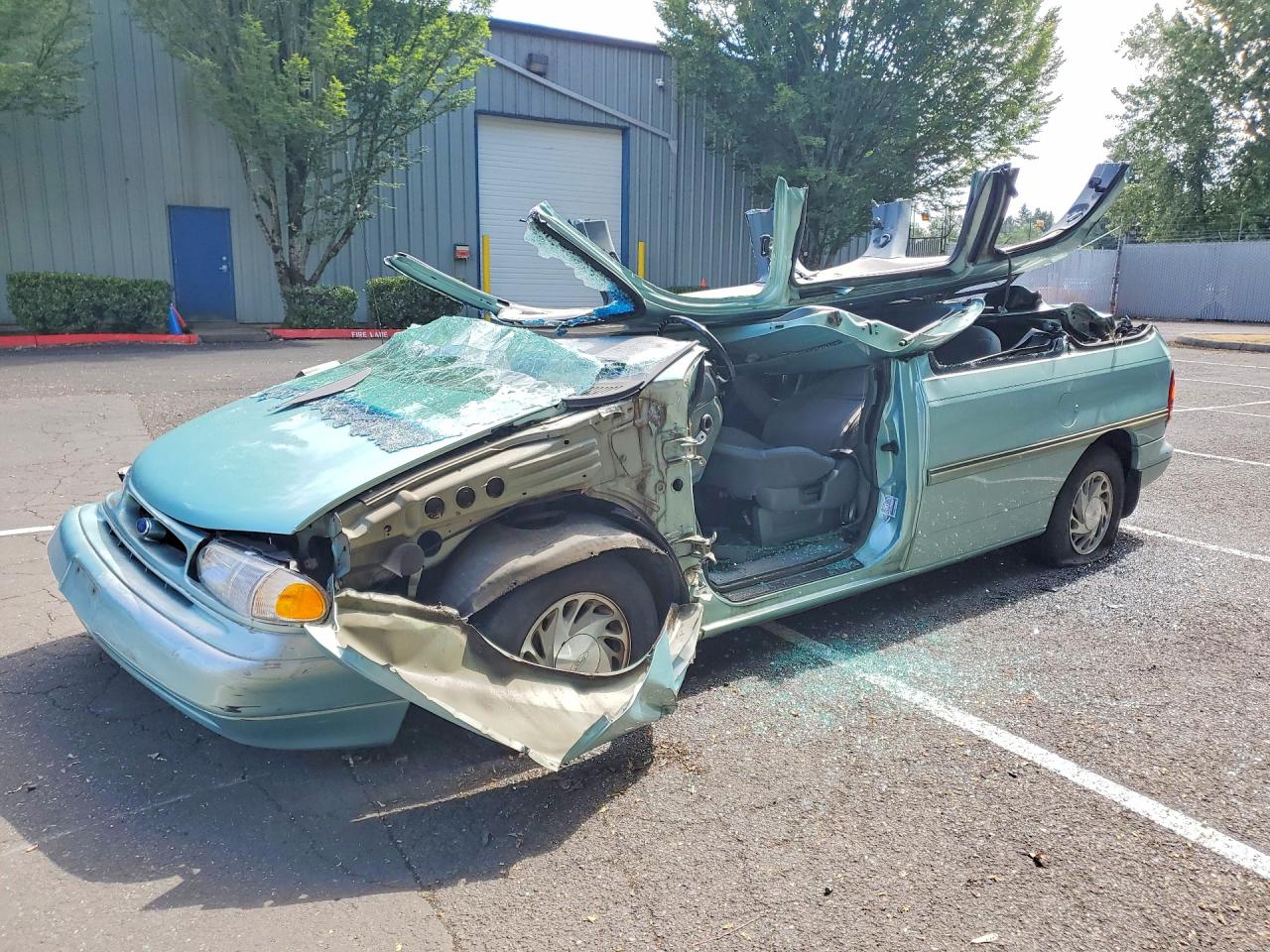 1995 Ford Windstar GL, VIN 2FMDA5145SBC44236 — Front end