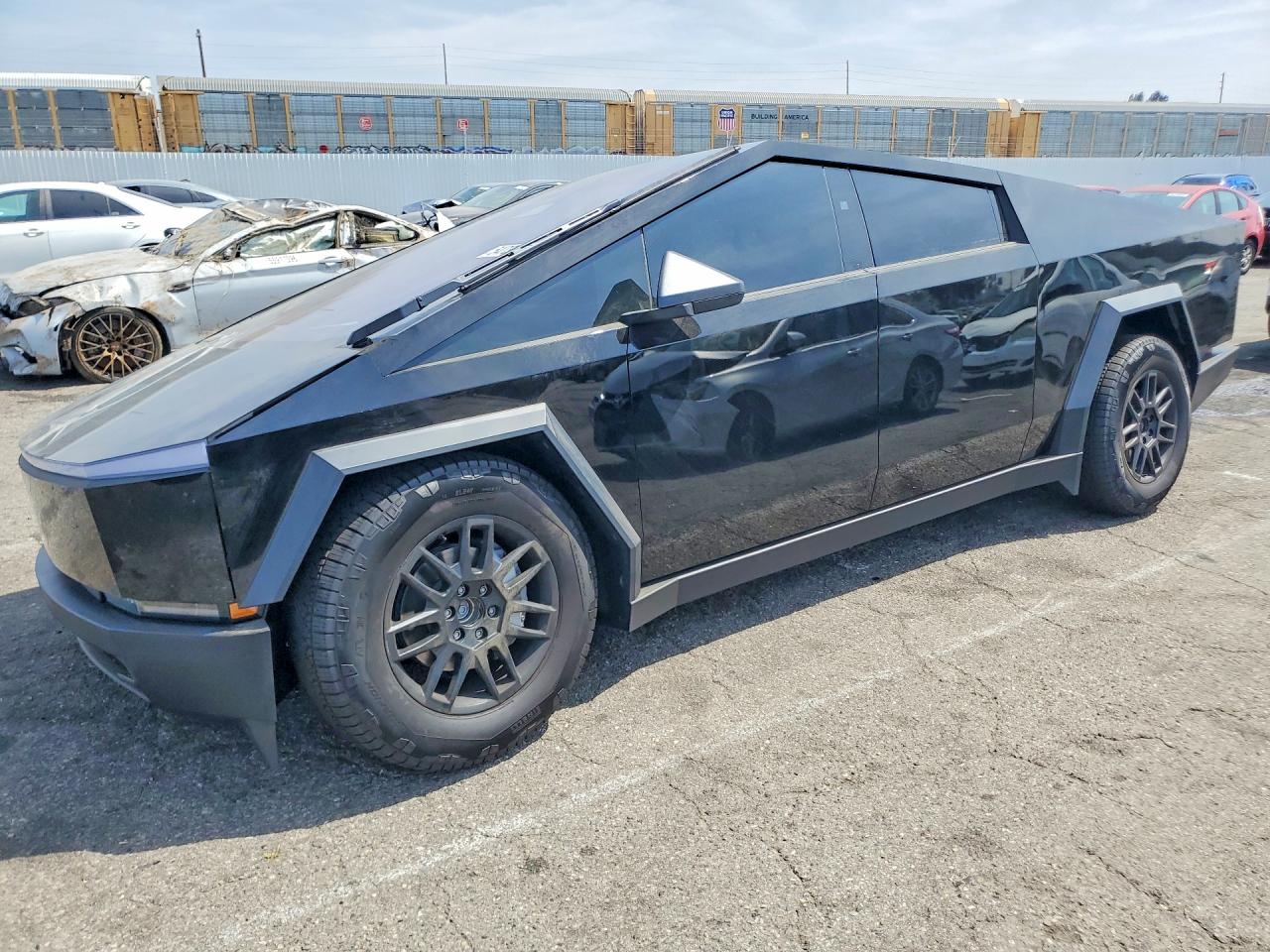 2026 Tesla Cybertruck Premium, VIN 7G2CEHED2TA093855 — Front end
