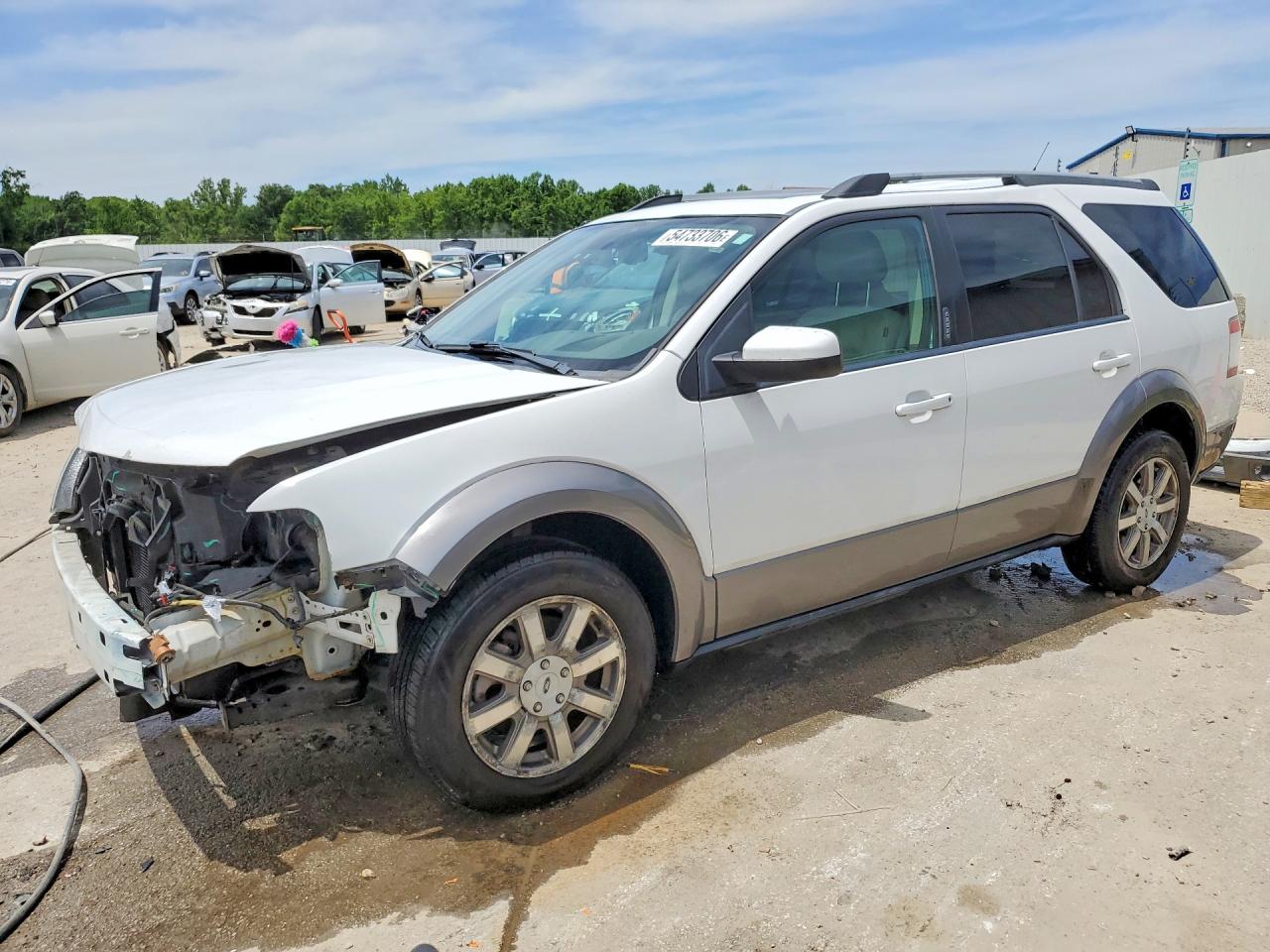 2008 Ford Taurus X SEL, VIN 1FMDK02W68GA04775 — Front end