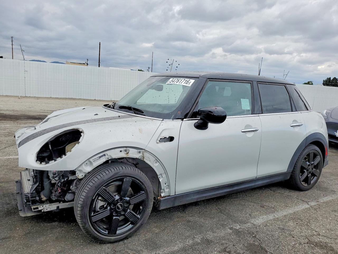 2023 MINI Hardtop 4 Door Cooper S, VIN WMW53DK01P2T48385 — Front end
