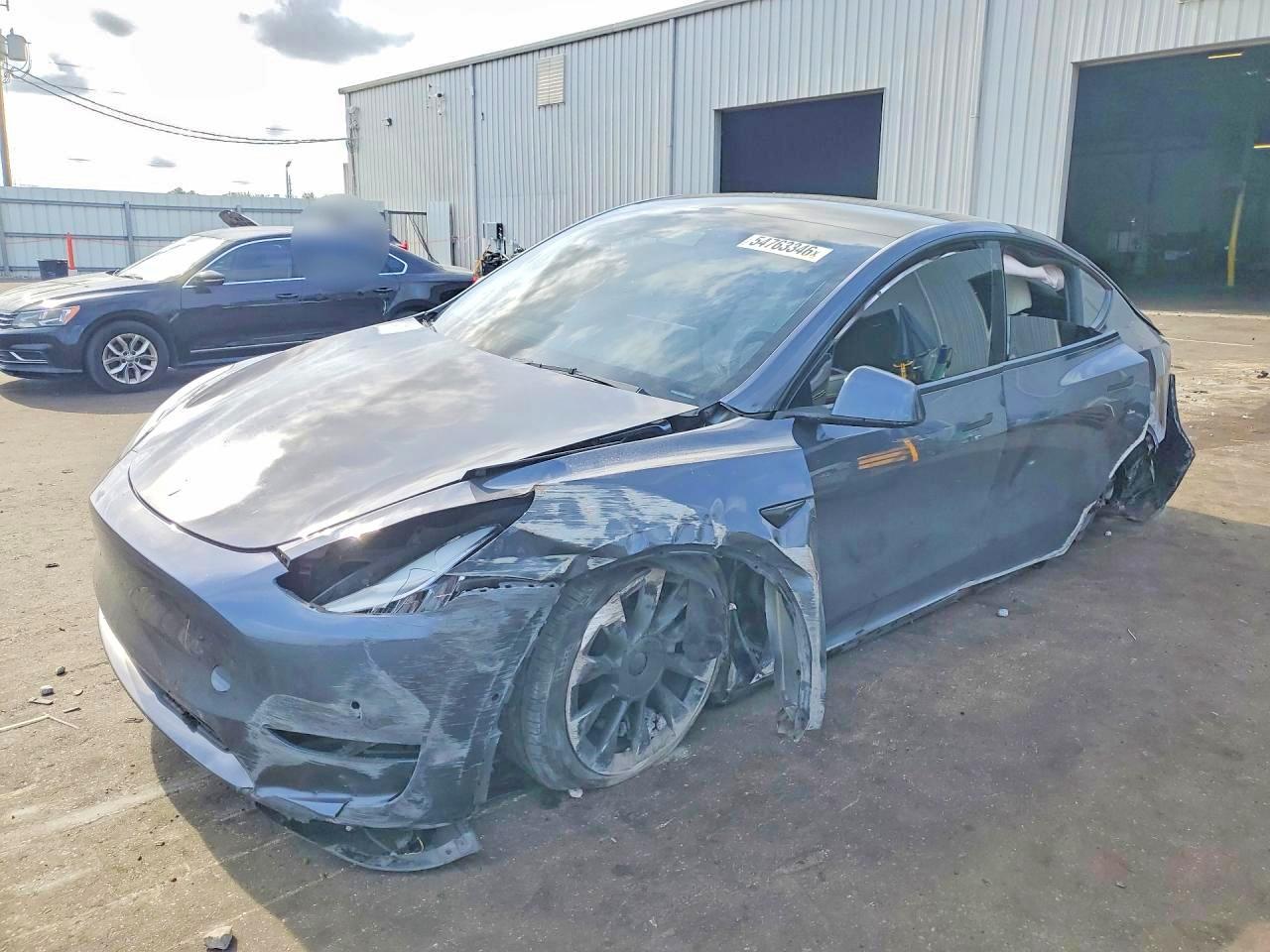 2021 Tesla Model Y Long Range, VIN 5YJYGDEEXMF108451 — Rear end