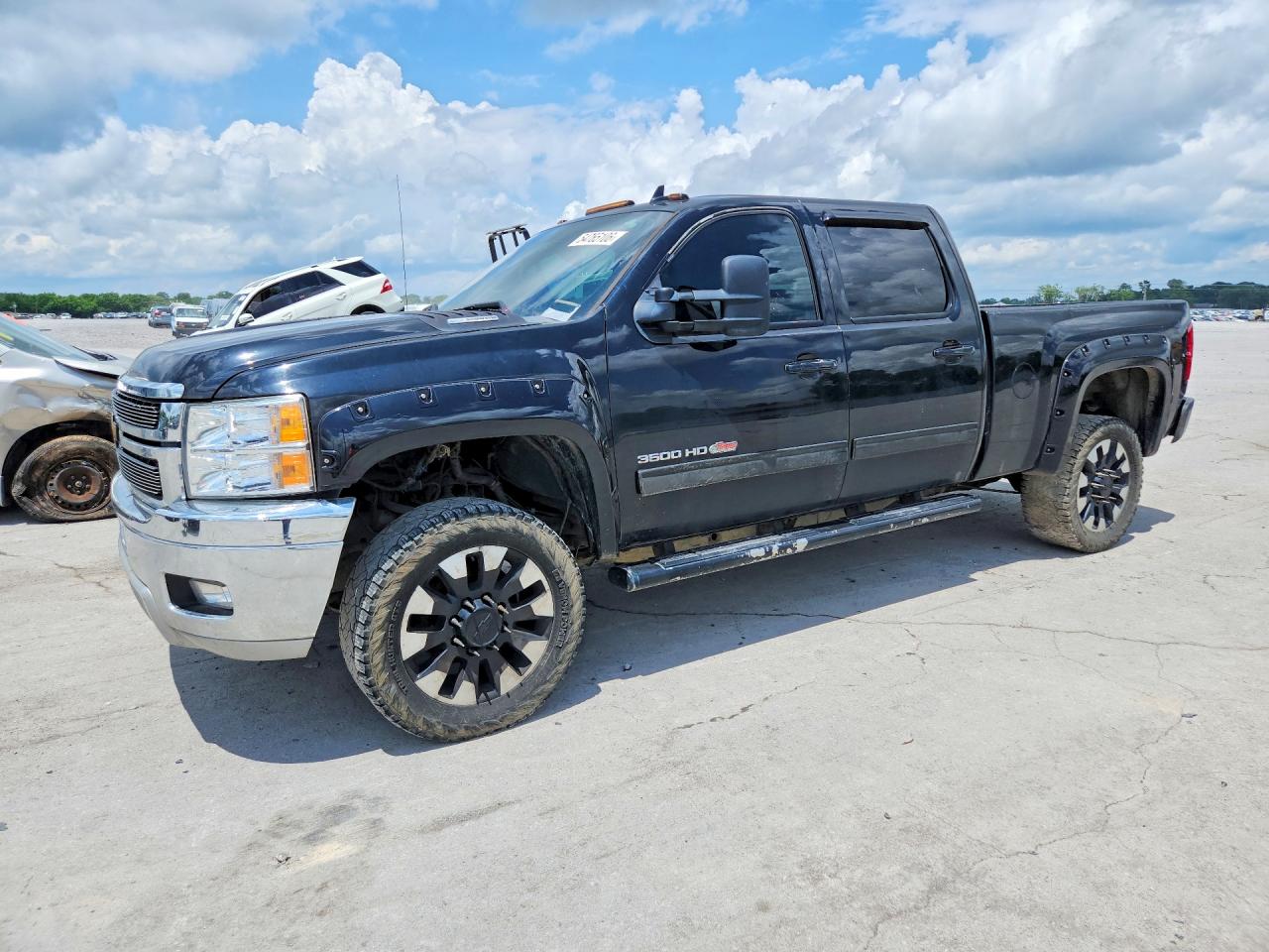 2014 Chevrolet Silverado 3500HD SRW LTZ, VIN 1GC4K1E8XEF162965 — Minor dents and scratches