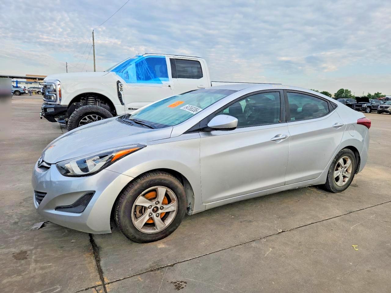 2014 Hyundai Elantra Limited, VIN 5NPDH4AEXEH476391 — Side