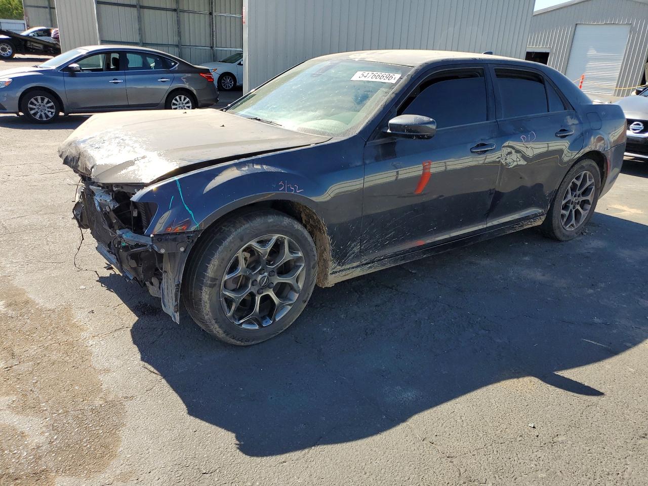 2018 Chrysler 300 S, VIN 2C3CCAGG7JH250351 — Front end