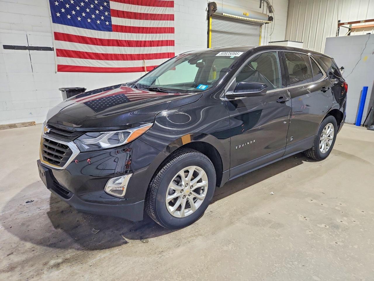 2020 Chevrolet Equinox LT, VIN 2GNAXUEV9L6191948 — Rear end