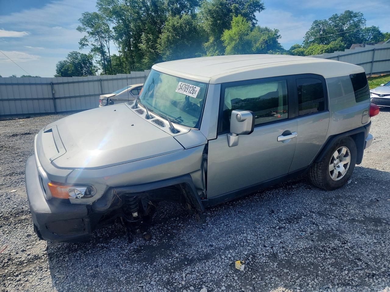 2010 Toyota FJ Cruiser, VIN JTEBU4BF0AK071786 — Front end