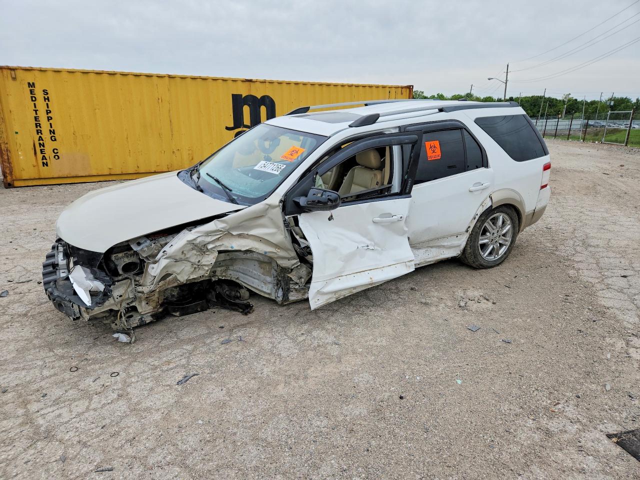 2008 Ford Taurus X Eddie Bauer, VIN 1FMDK08W18GA16419 — Front end