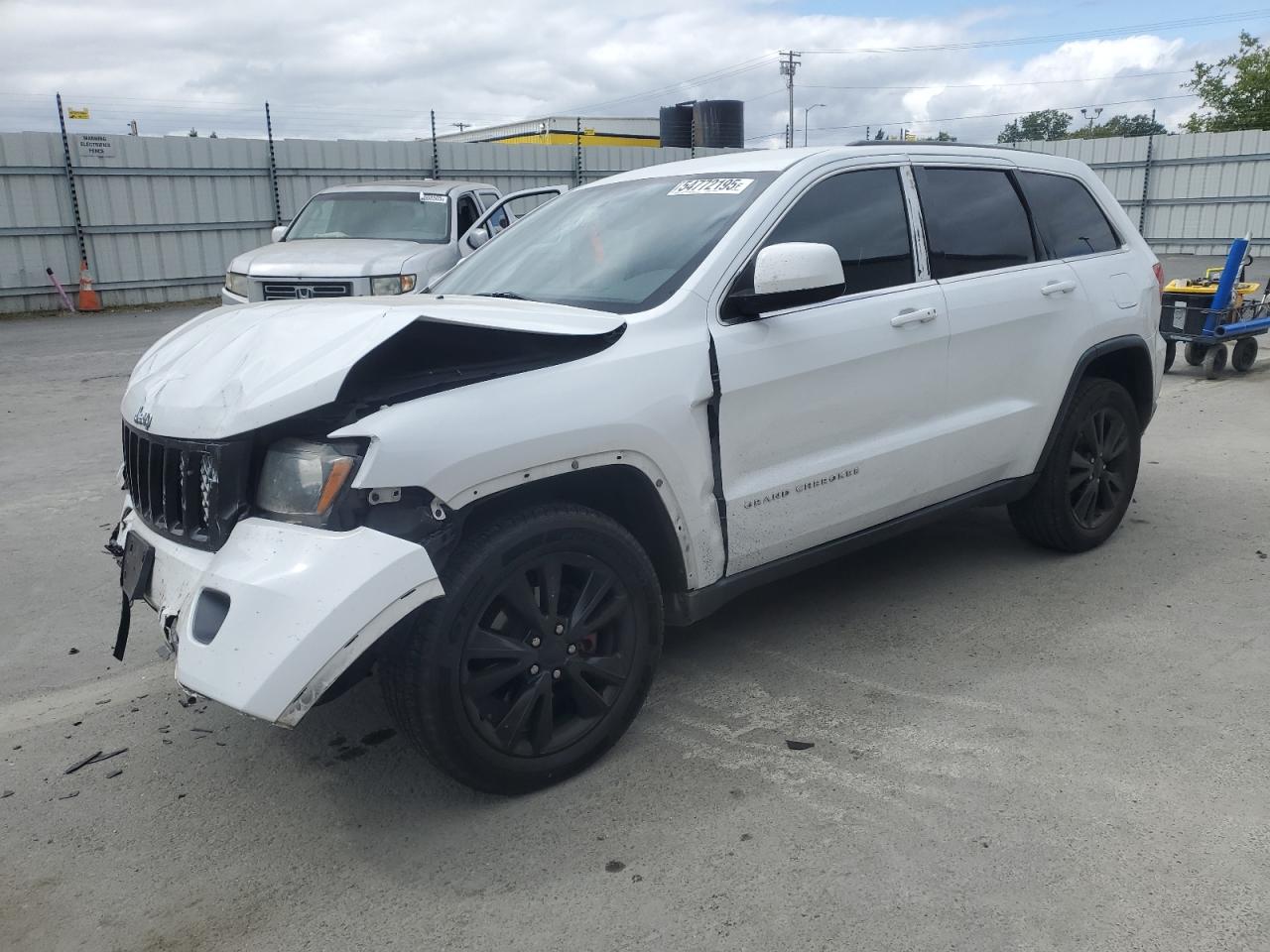 2013 Jeep Grand Cherokee Laredo Altitude, VIN 1C4RJFAT4DC562147 — Front end