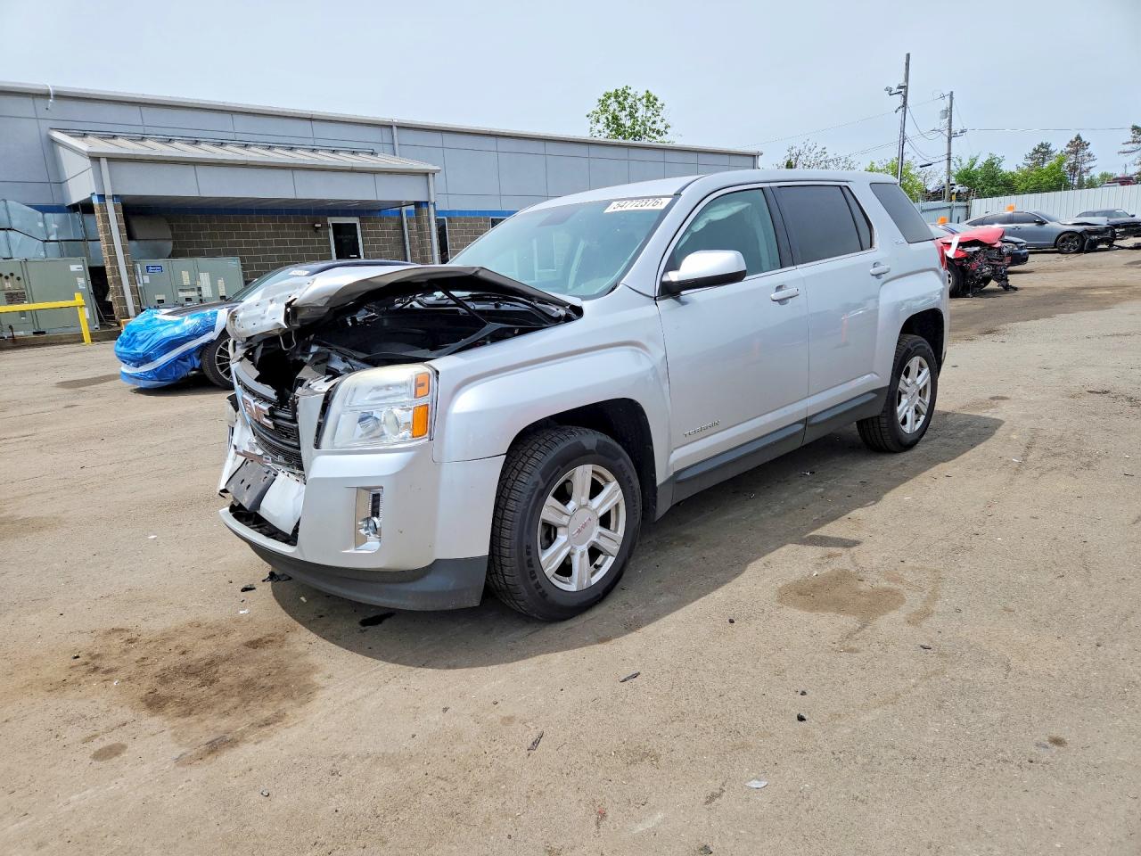 2015 GMC Terrain SLE, VIN 2GKFLVEK6F6161997 — Front end