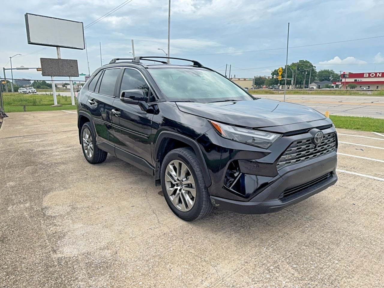 2024 Toyota RAV4 Limited, VIN 2T3Y1RFVXRW339638 — Град