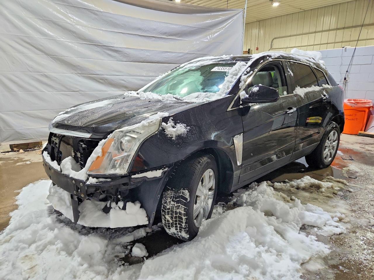 2016 Cadillac SRX Luxury Collection, VIN 3GYFNEE30GS572565 — Front end