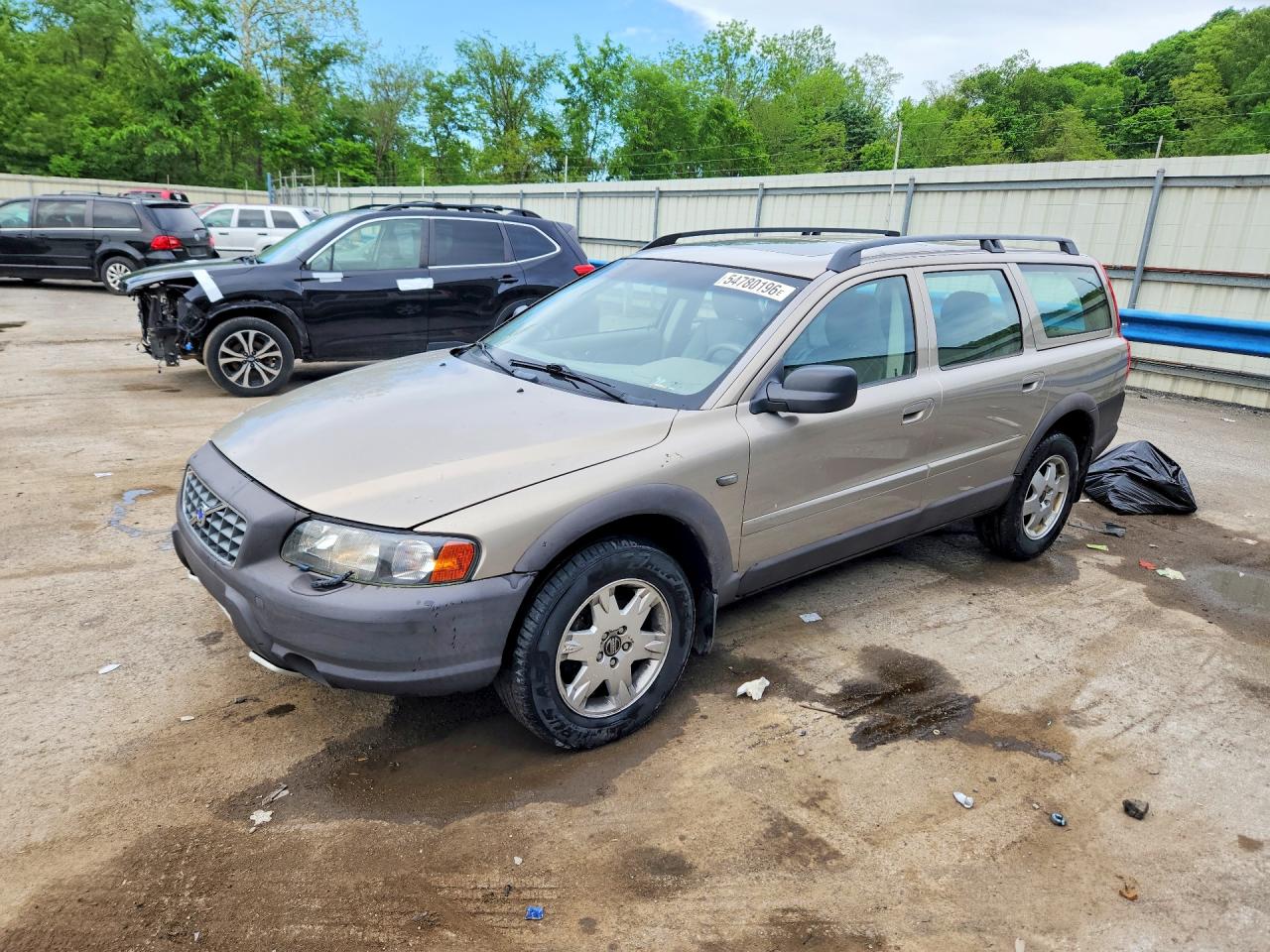 2002 Volvo V70, VIN YV1SZ58DX21071670 — Перед