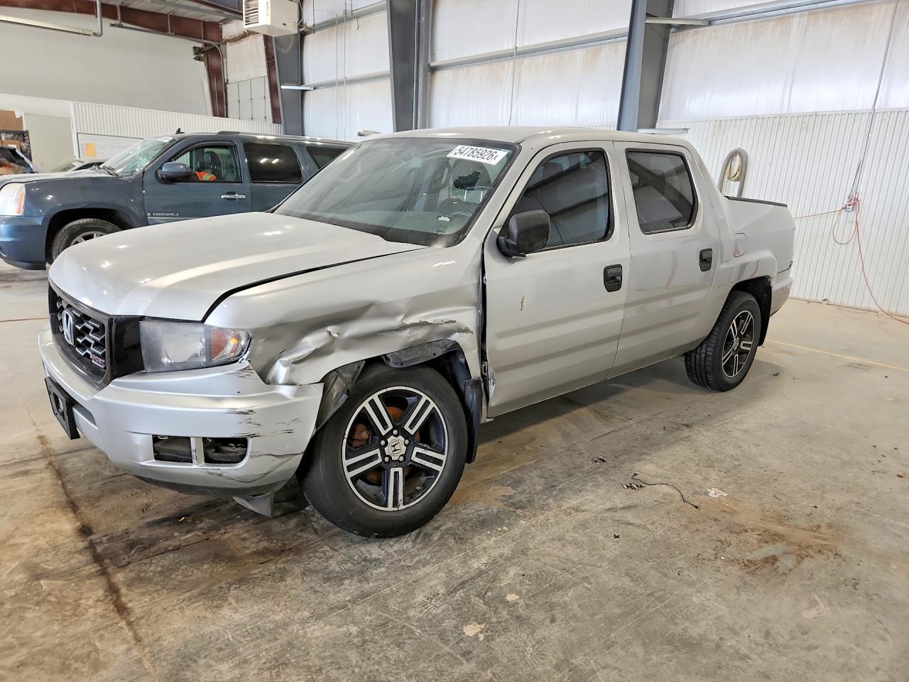 2014 Honda Ridgeline Sport, VIN 5FPYK1F73EB013722 — Front end