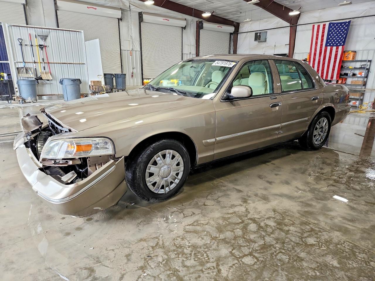 2006 Mercury Grand Marquis GS, VIN 2MEFM74V46X648267 — Перед