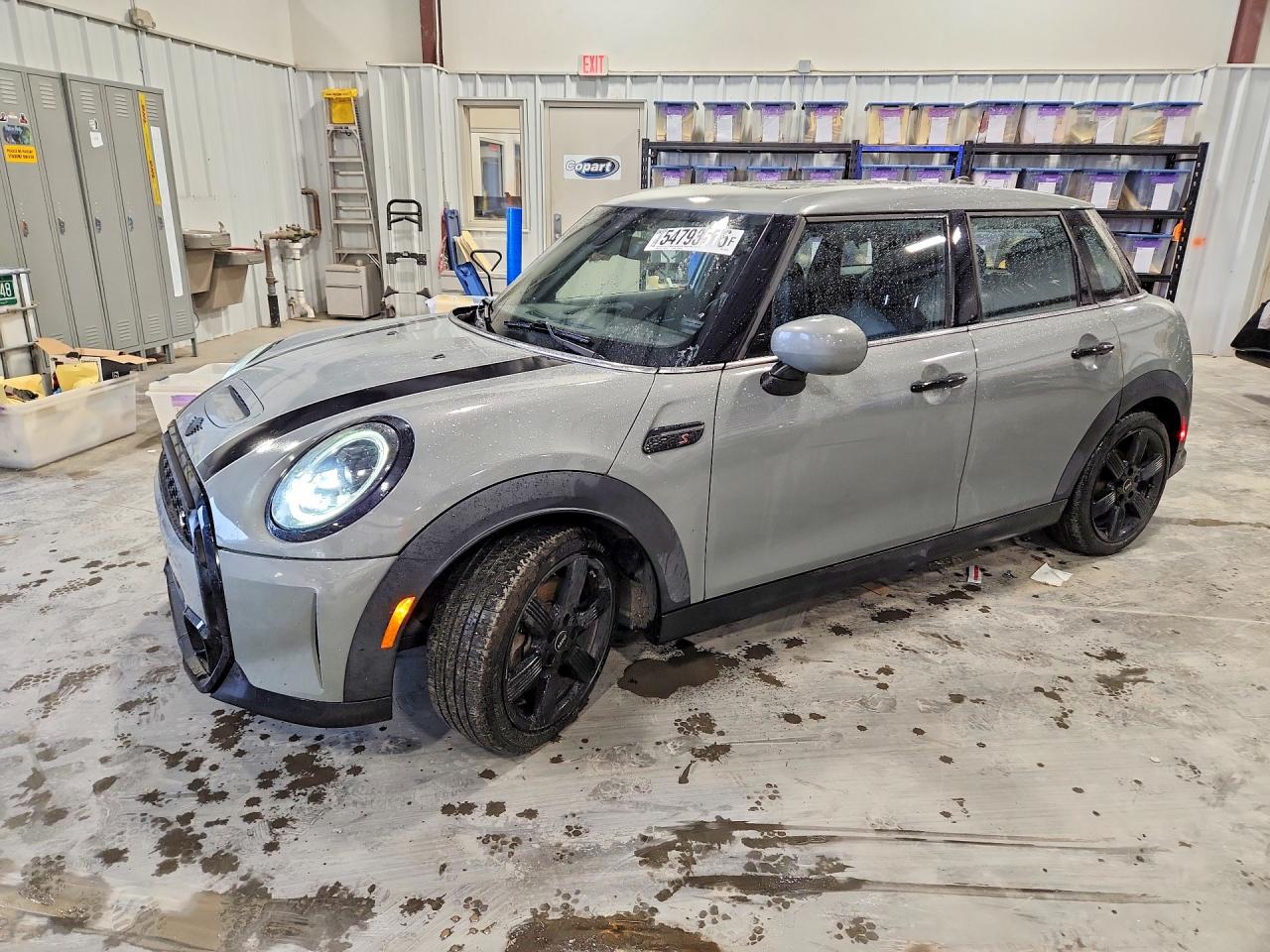 2022 MINI Hardtop 4 Door Cooper S, VIN WMW53DK00N2S23116 — Rear end